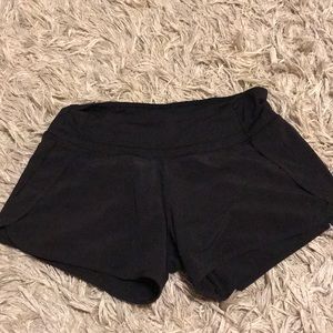 Size 4 lululemon shorts